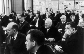 MA sesijoje (1972 m.). Antroje eilėje iš dešinės: A. Jucys ir P. Brazdžiūnas