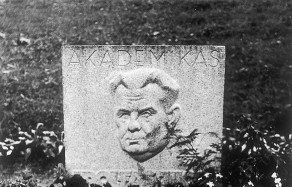 A. Jucio  amžinojo  poilsio  vieta
Antakalnio  kapinėse.  Antkapinio
paminklo autorius – A. Žukauskas